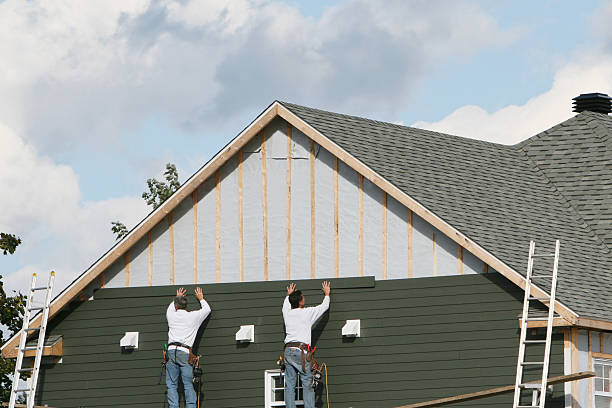 Professional Vinyl Siding technician working in Milliken, CO